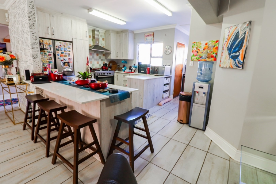 4 Bedroom Property for Sale in Heuwelsig Free State